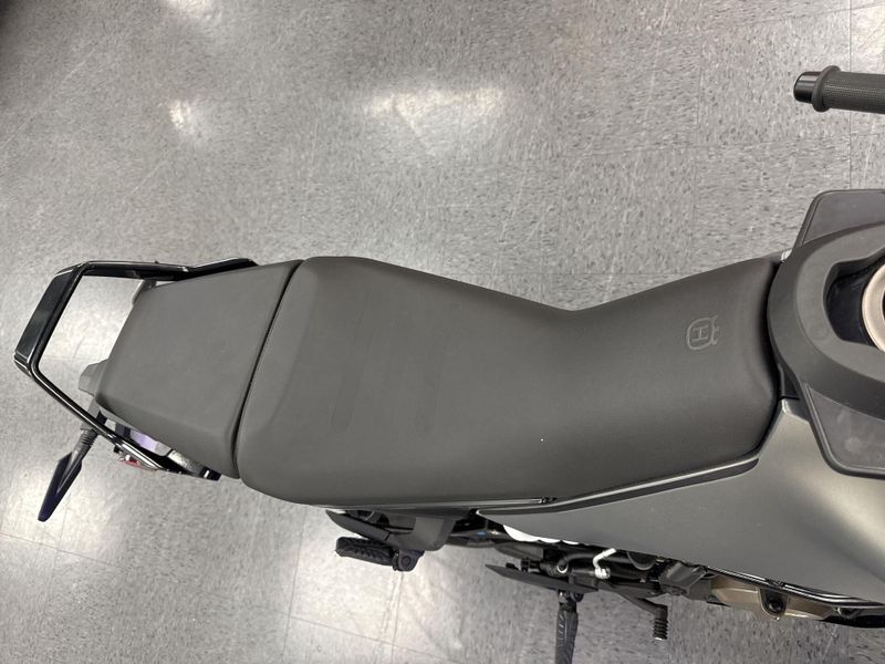 New 2024 Husqvarna SVARTPILEN 401 Image 14