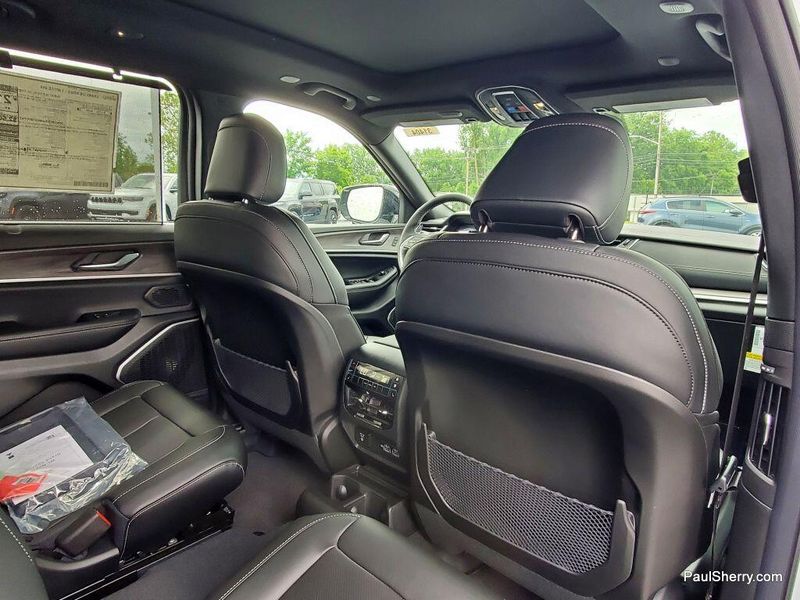 2025 Jeep Grand Cherokee L Limited 4x4Image 48