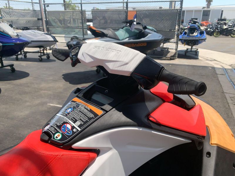 New 2024 Sea-Doo SPARK FOR 3 90 CONVENIENCE PACKAGE Image 17