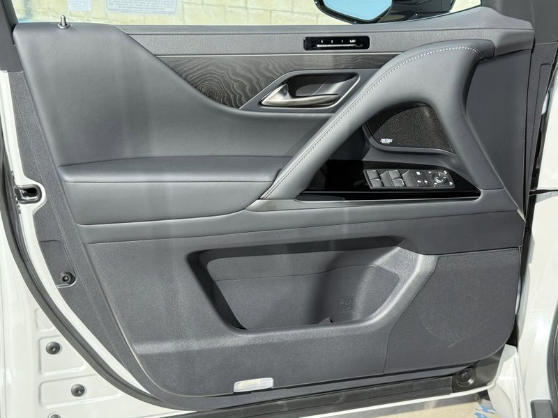 New 2026 Lexus LX 600 LuxuryImage 16