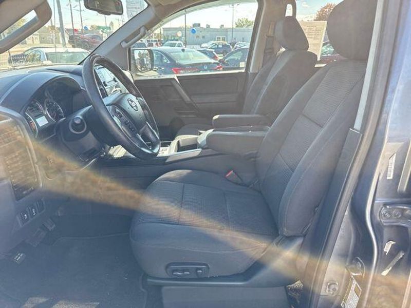 2014 Nissan Titan SV