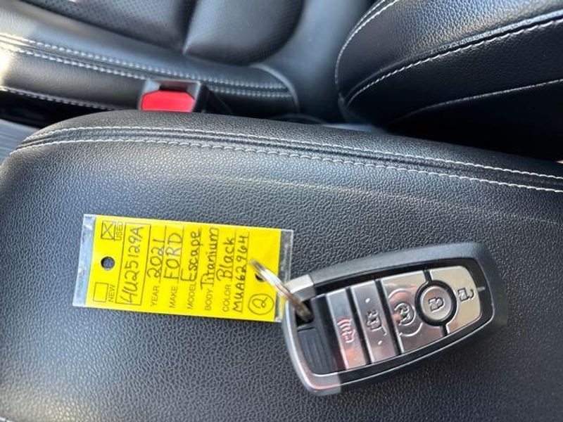 2021 Ford Escape Titanium photo 27