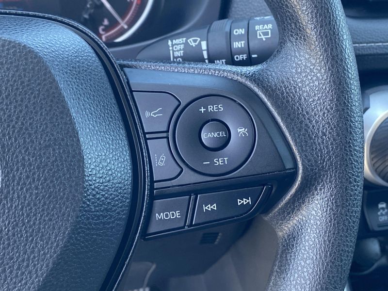 2023 Toyota RAV4 XLEImage 28