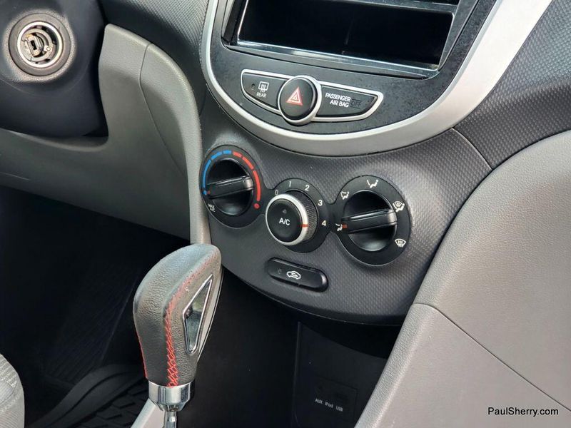 2013 Hyundai Accent GLSImage 20