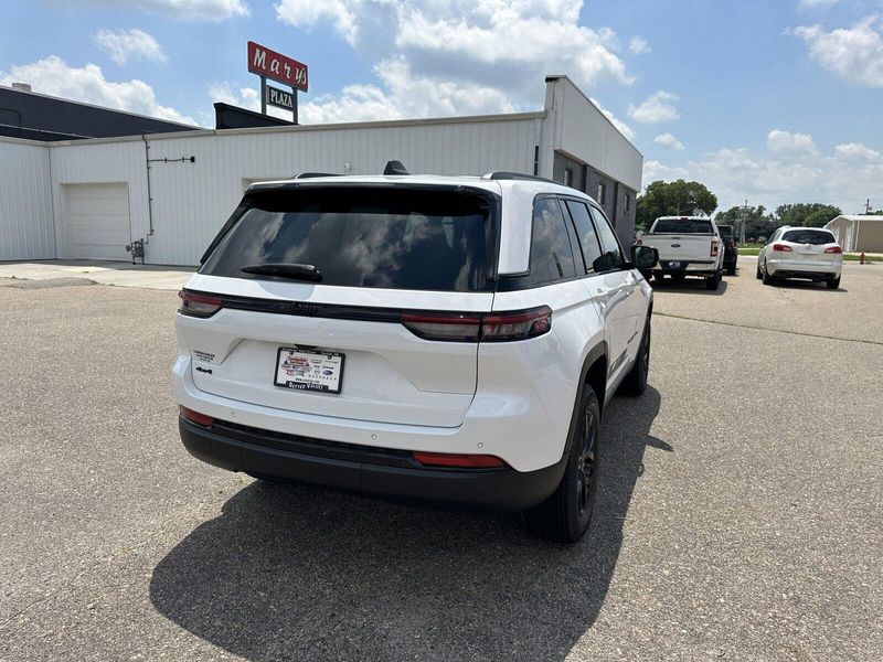 2024 Jeep Grand Cherokee Altitude X 4x4Image 10