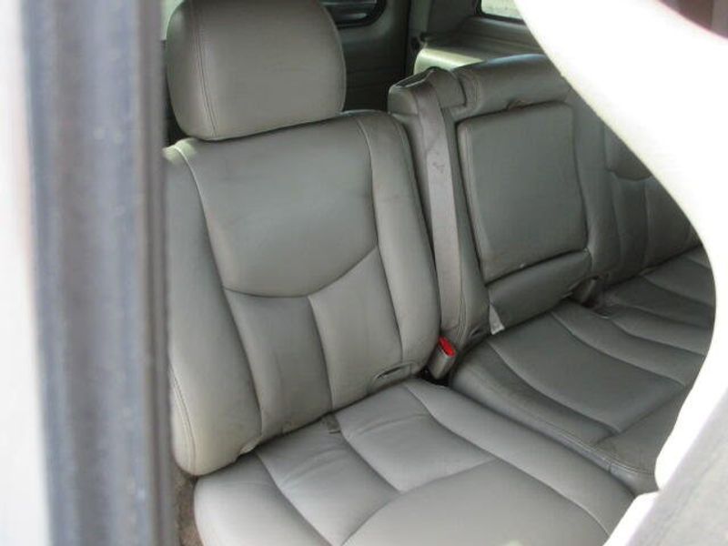 2003 Chevrolet Tahoe LTImage 24