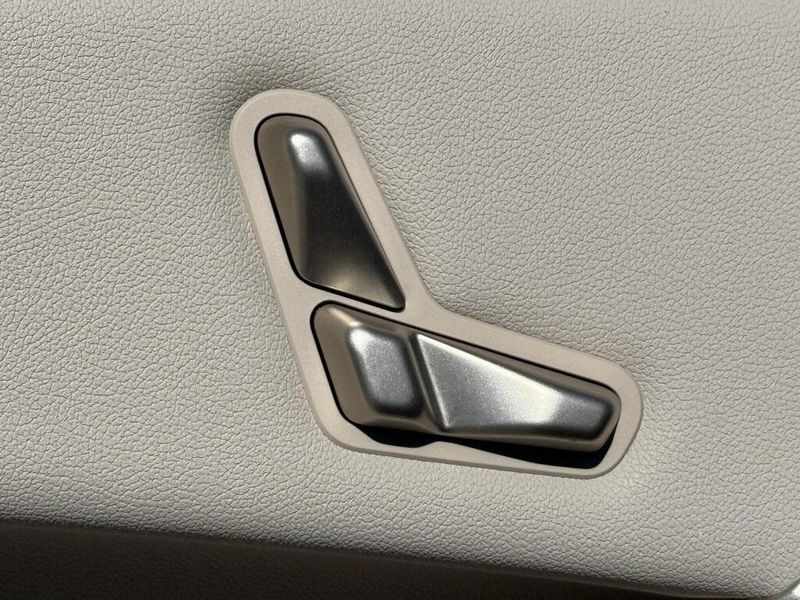 Used 2025 BMW iX xDrive50Image 20