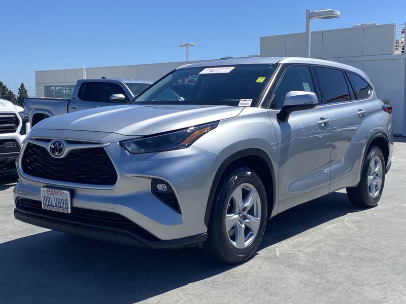 Used 2022 Toyota Highlander LEImage 6