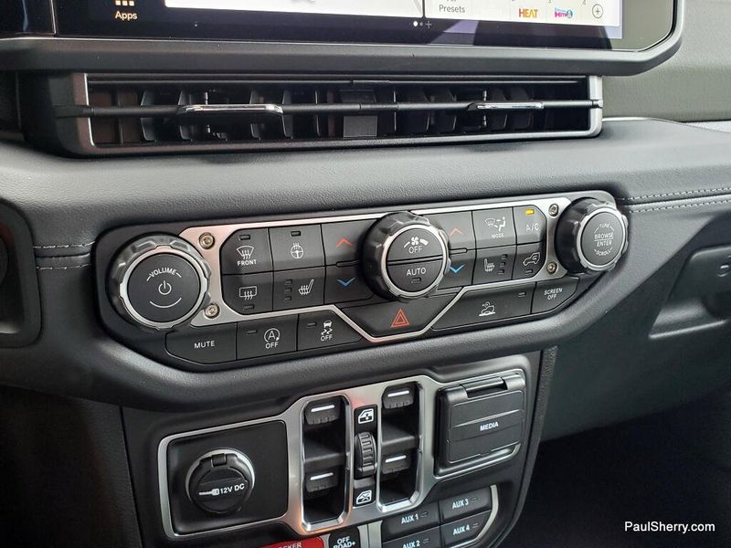 New 2026 Jeep Gladiator Mojave 4x4