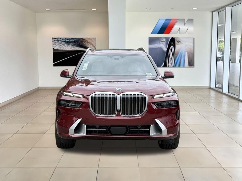 2025 BMW X7 xDrive40iImage 3