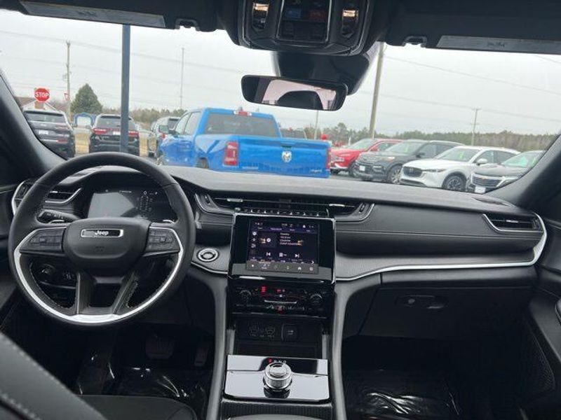 2025 Jeep Grand Cherokee L Altitude X 4x4