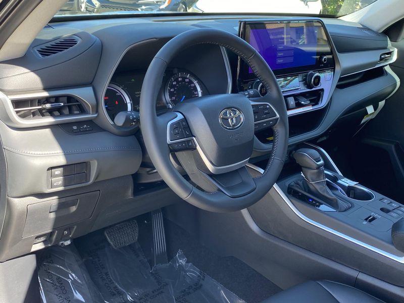 New 2025 Toyota Highlander Image 13
