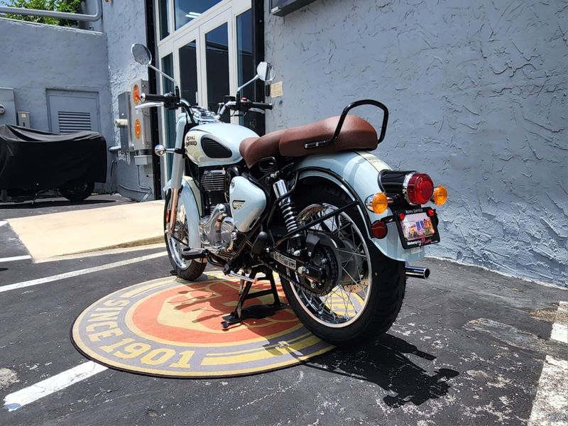 New 2024 Royal Enfield CLASSIC 350 Image 7