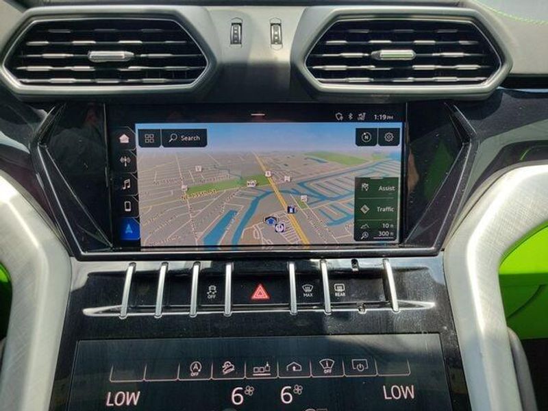 2020 Lamborghini Urus photo 25