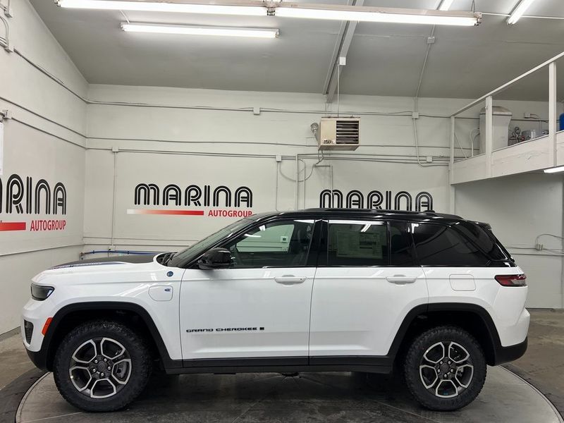 2023 Jeep Grand Cherokee Trailhawk 4xe in a Bright White Clear Coat exterior color and Global Blackinterior. Marina Chrysler Dodge Jeep RAM (855) 616-8084 marinadodgeny.com 
