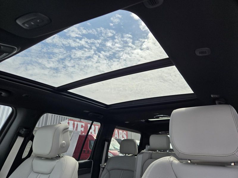 2026 Jeep Grand Wagoneer 4x2