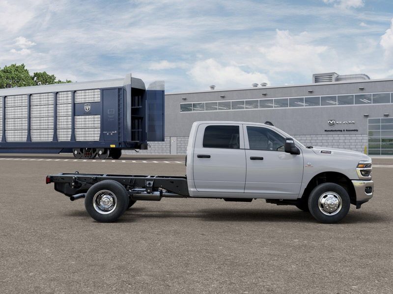 New 2026 RAM 3500 Tradesman Crew Cab Chassis 4x4 60