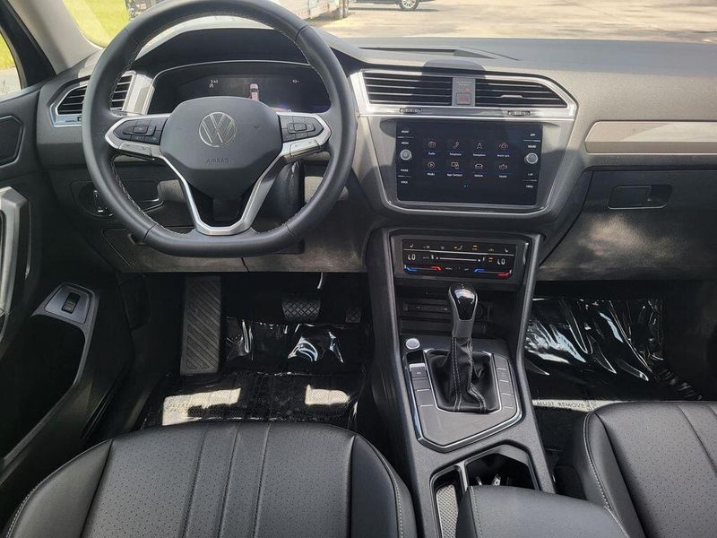 2024 Volkswagen Tiguan 2.0T SEImage 28