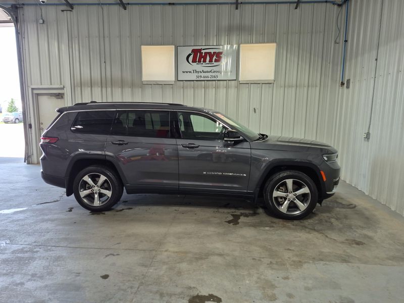 Used 2022 Jeep Grand Cherokee L LimitedImage 1