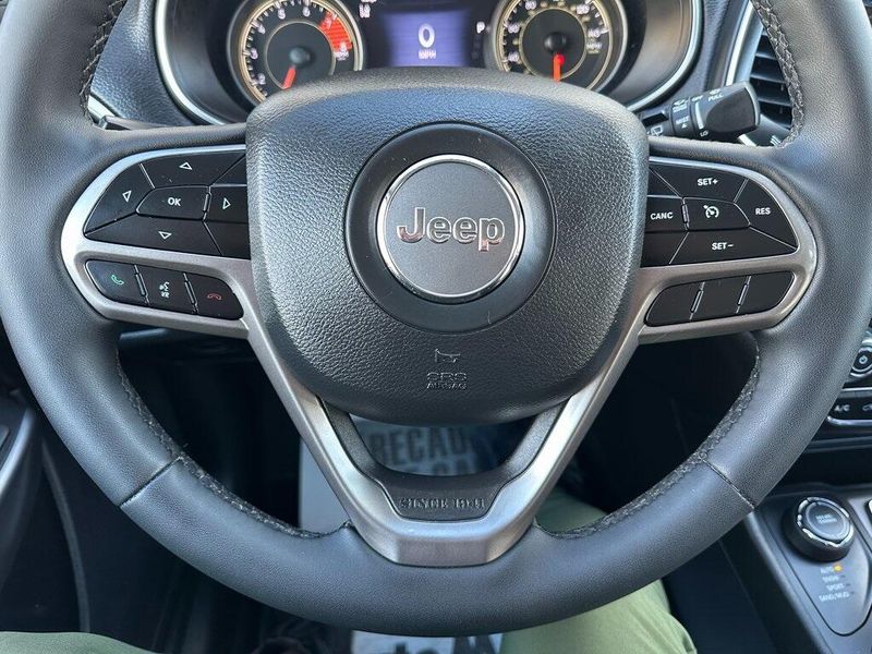 2022 Jeep Cherokee Latitude LuxImage 3