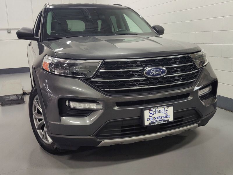 2020 Ford Explorer XLT AWDImage 2