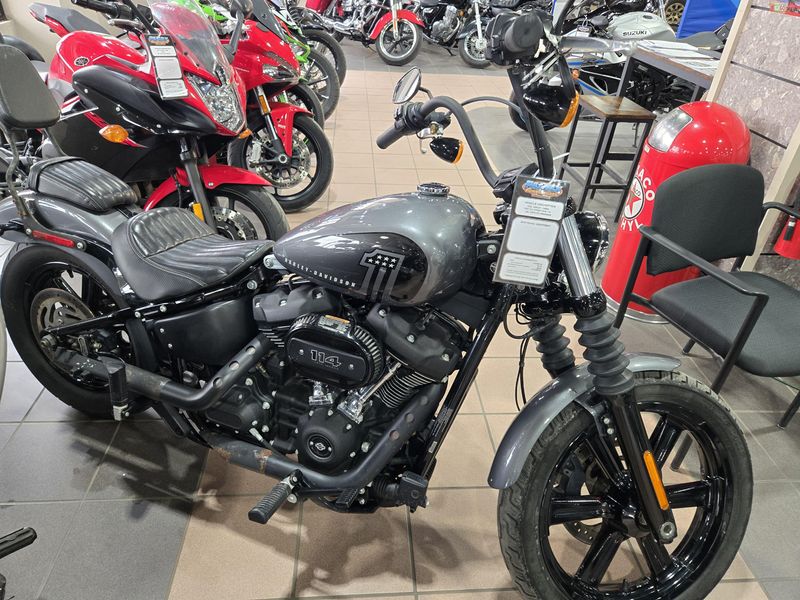 2022 HARLEY SOFTAIL STREET BOB 114 Image 1