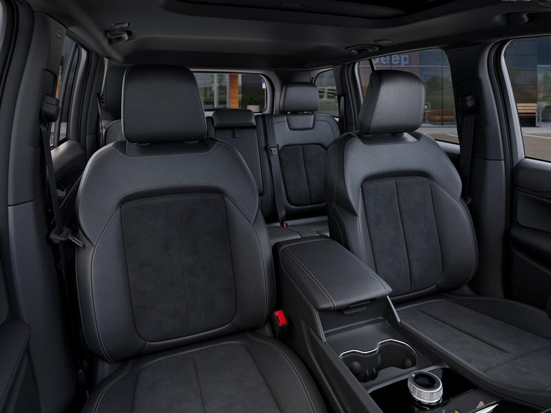 New 2027 Jeep Grand Cherokee Laredo Altitude 4x4Image 42
