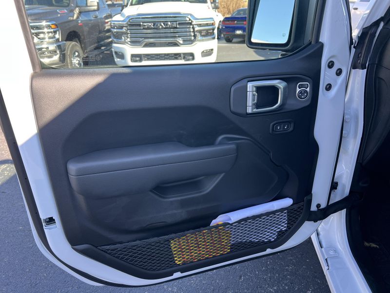 New 2026 Jeep Gladiator Sport S 4x4Image 15