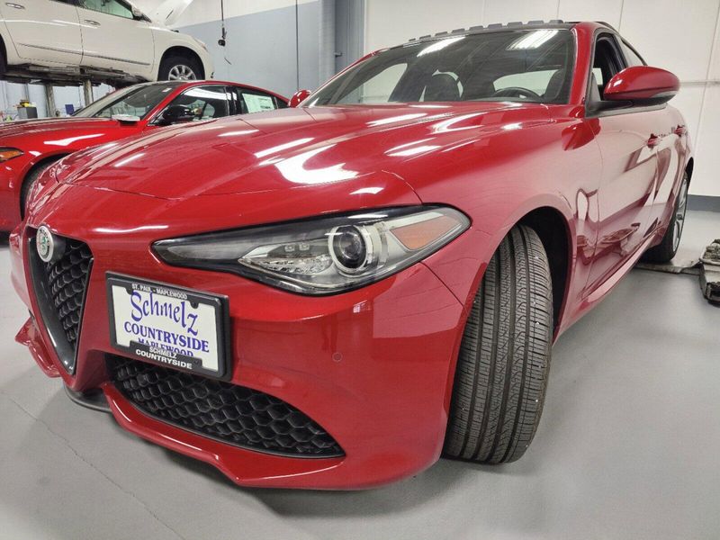 2023 Alfa Romeo Giulia Sprint AWD w/Sunroof & NavImage 11