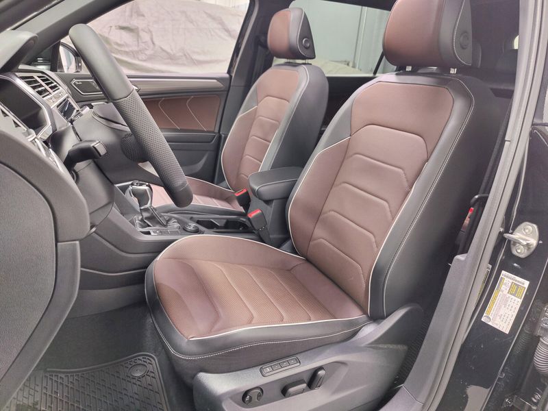 Used 2024 Volkswagen Tiguan SEL R-Line AWD w/Sunroof/NavImage 17