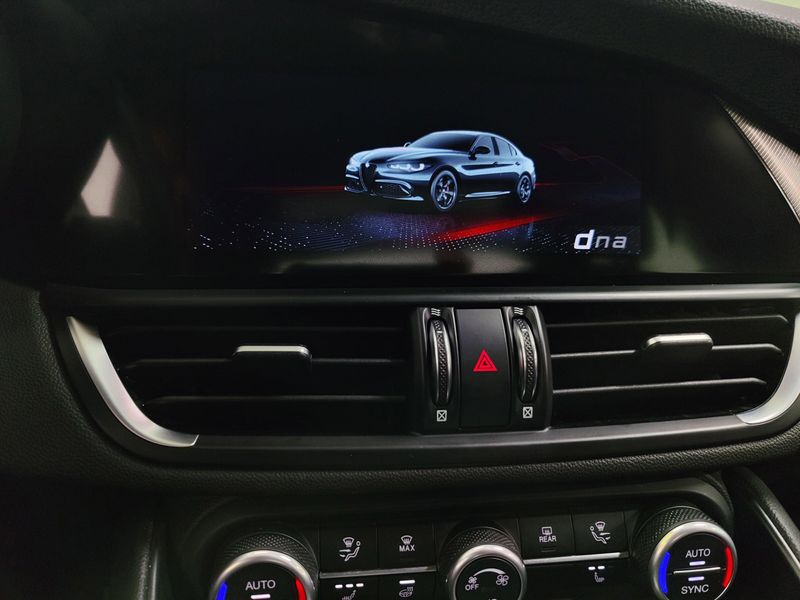 Used 2024 Alfa Romeo Giulia Ti AWD w/Sunroof/NavImage 22