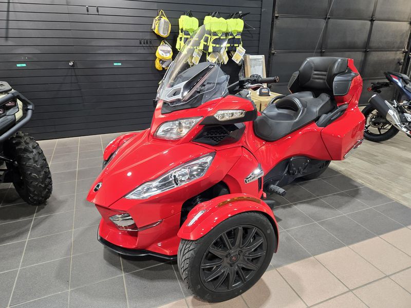 USED 2013 CAN-AM SPYDER RT Image 1