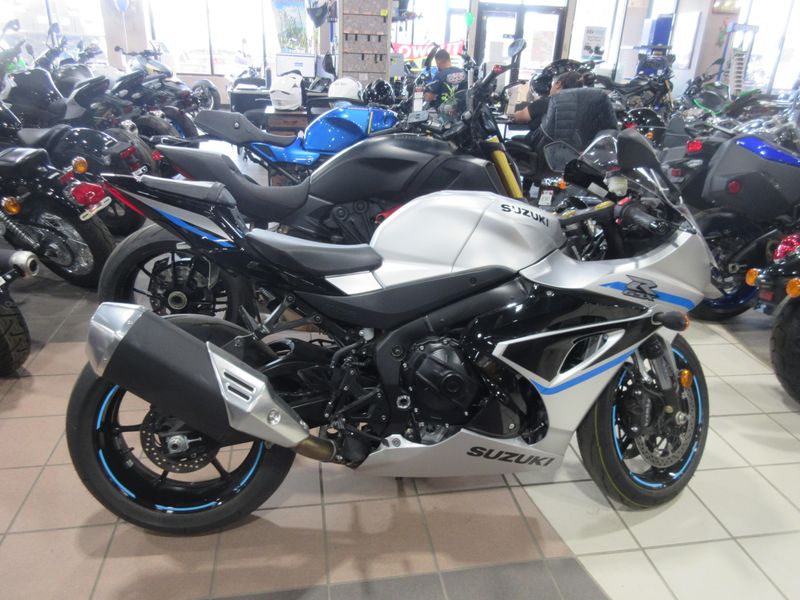 USED 2025 SUZUKI GSX-R1000 Image 2