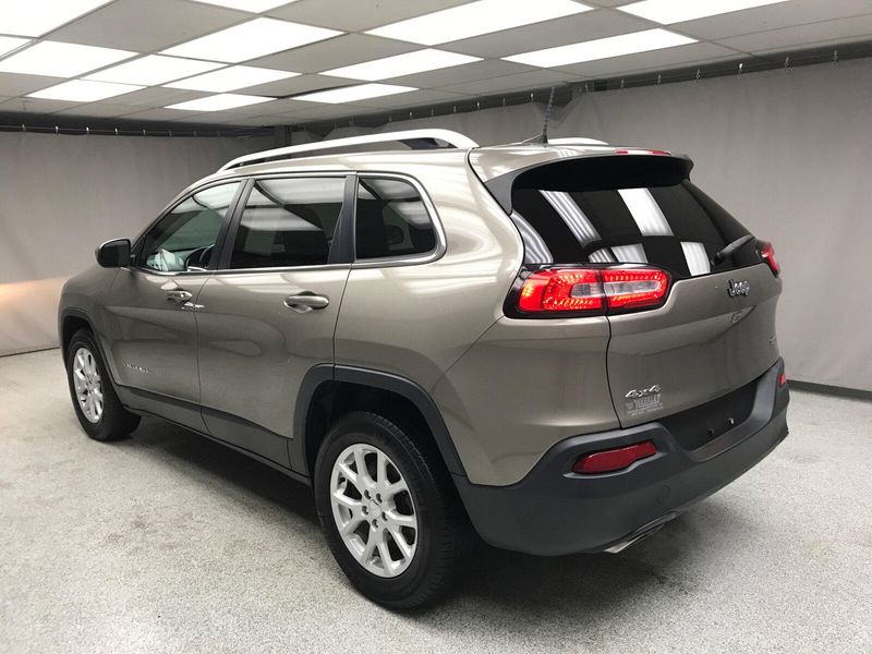 Used 2016 Jeep Cherokee LatitudeImage 10