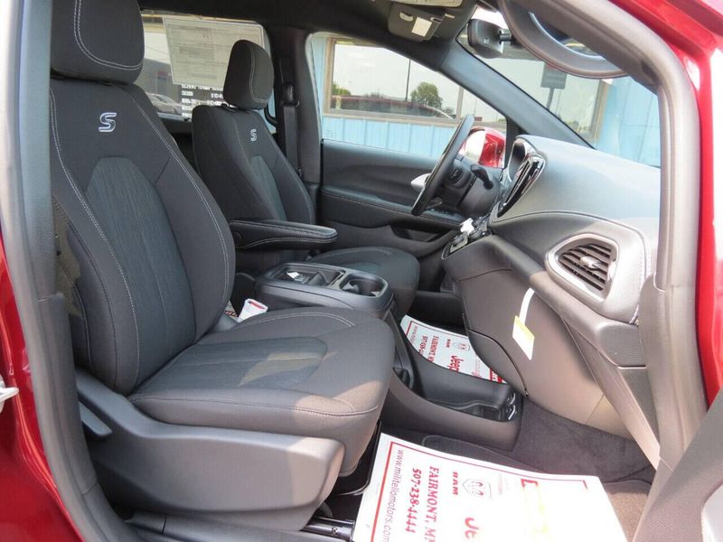 New 2021 Chrysler Pacifica Touring AWD 4dr Mini VanImage 26