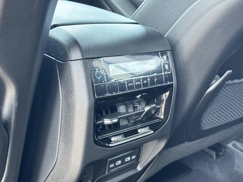 New 2026 Jeep Grand Cherokee L Laredo Altitude 4x2