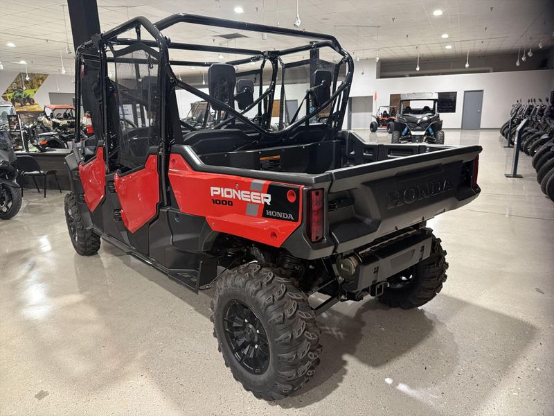 New 2025 Honda PIONEER 1000-6 DLX CREW Image 15