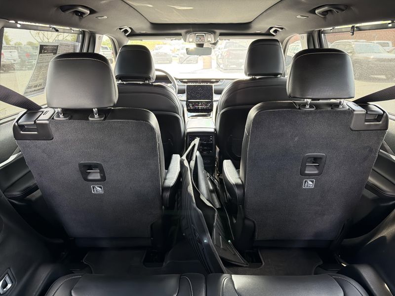 Used 2024 Jeep Grand Cherokee L LimitedImage 19