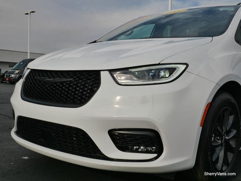 2022 Chrysler Pacifica Touring SImage 23