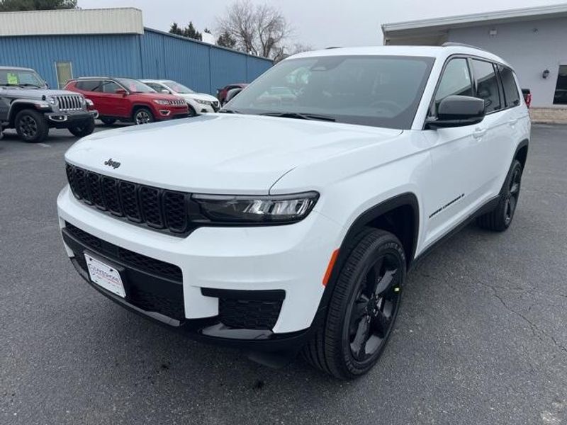 2025 Jeep Grand Cherokee L Altitude X 4x4Image 3