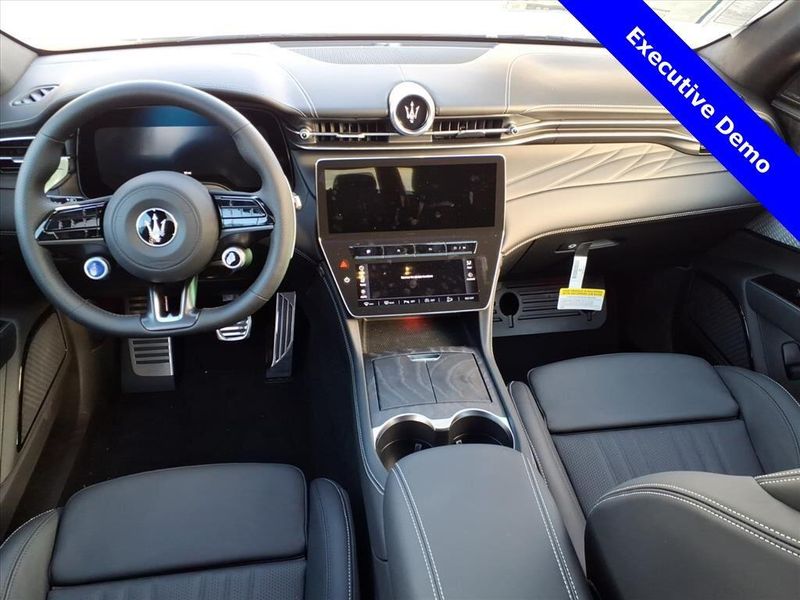 New 2025 Maserati Grecale ModenaImage 13