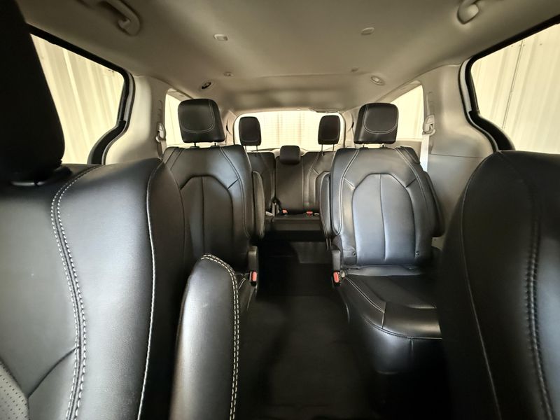 Used 2024 Chrysler Pacifica Touring LImage 24