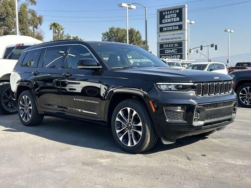 New 2024 Jeep Grand Cherokee L Overland 4x4Image 10