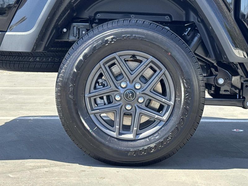New 2026 Jeep Gladiator Sport S 4x4