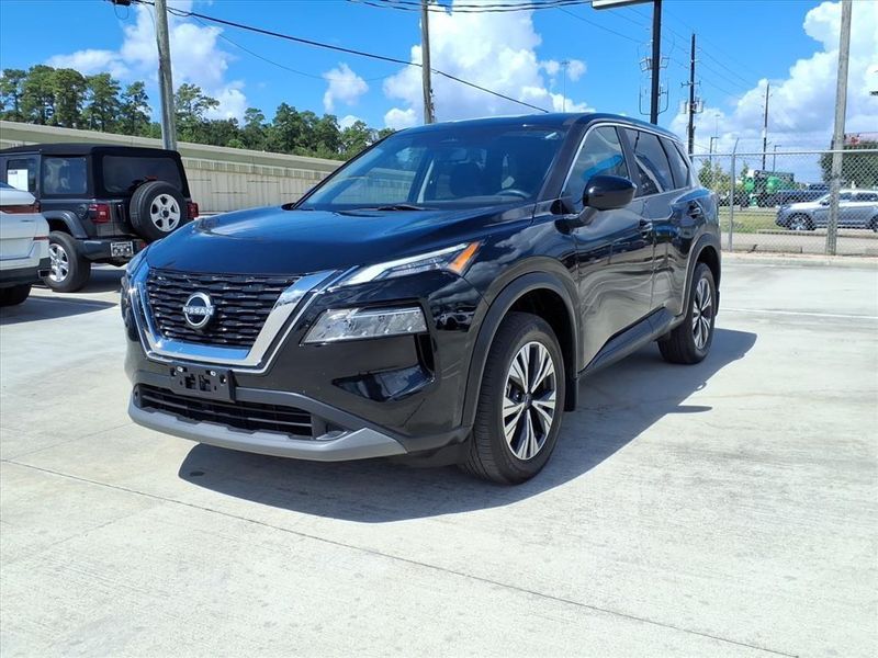 Used 2023 Nissan Rogue SVImage 2