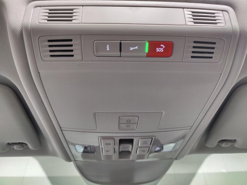 Used 2025 Volkswagen Taos SE AWD w/SunroofImage 23