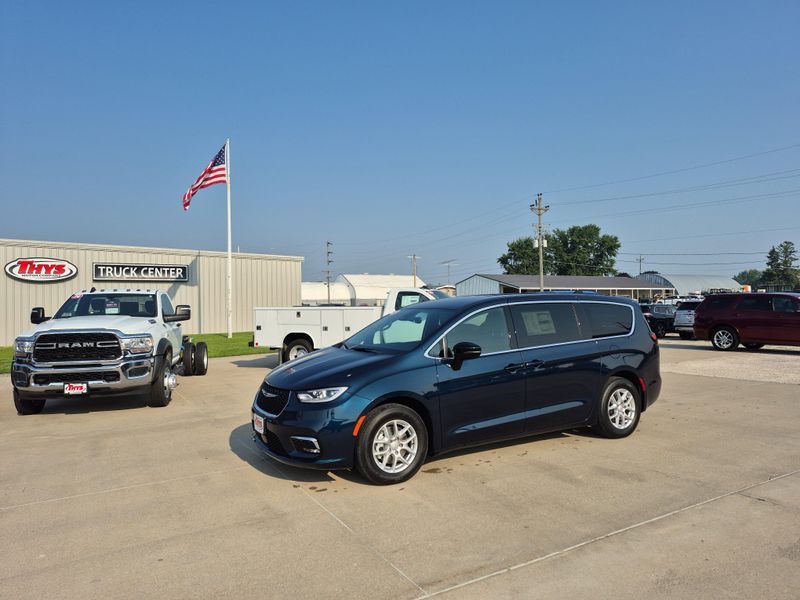 New 2025 Chrysler Pacifica SelectImage 38