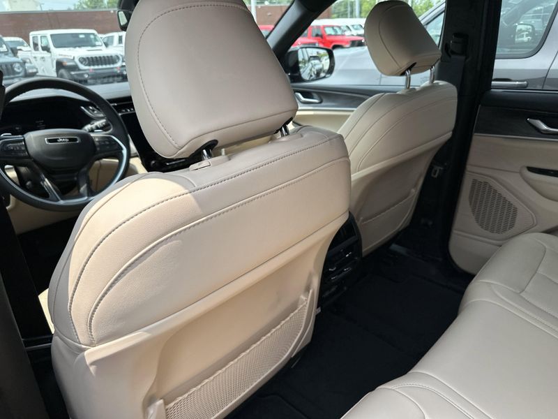 2025 Jeep Grand Cherokee Limited 4x4Image 18