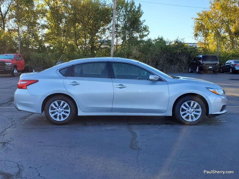 2016 Nissan Altima 2.5 SImage 13