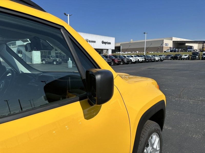 2023 Jeep Renegade Latitude 4x4Image 26